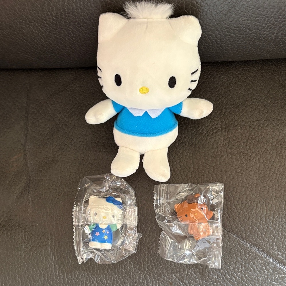 Hello kitty stuffed animal with cute small hello kitty figures